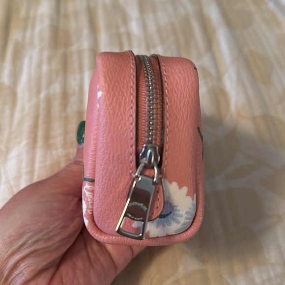 Coach Mini Boxy Cosmetic Case With Daisy Print - Picture 3 of 6